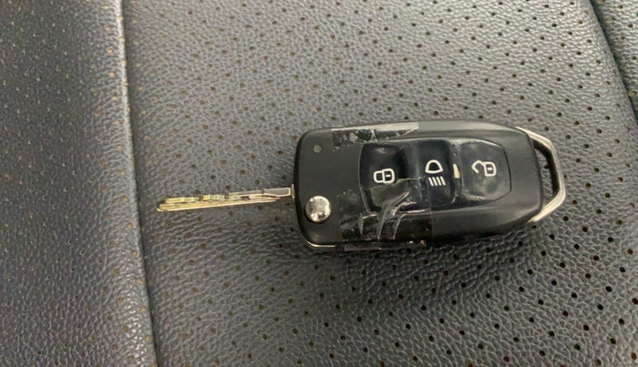 2016 Tata Tiago XZ PETROL, Petrol, Manual, 51,460 km, Key Close Up