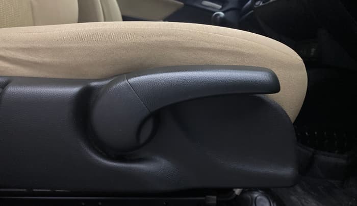 2016 Honda Jazz 1.2L I-VTEC SV, Petrol, Manual, 1,45,246 km, Driver Side Adjustment Panel