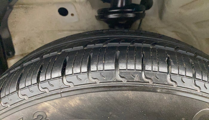 2017 Maruti Wagon R 1.0 VXI AMT, Petrol, Automatic, 39,574 km, Left Front Tyre Tread