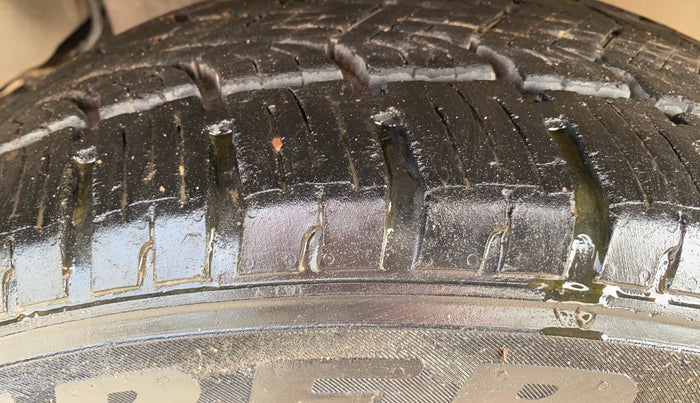 2017 Tata Hexa XTA 4X2 6 STR, Diesel, Automatic, 57,257 km, Right Front Tyre Tread