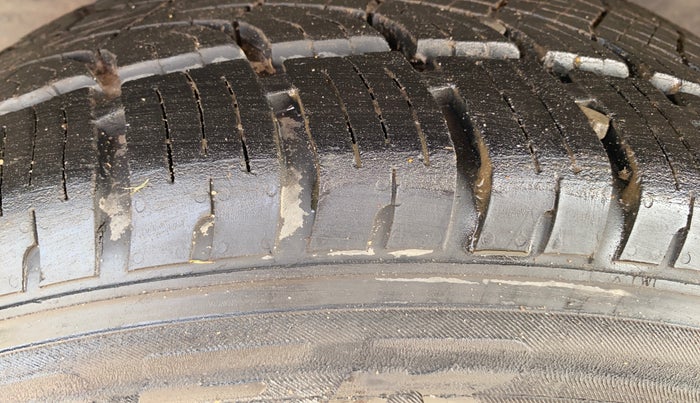 2017 Tata Hexa XTA 4X2 6 STR, Diesel, Automatic, 57,257 km, Right Rear Tyre Tread