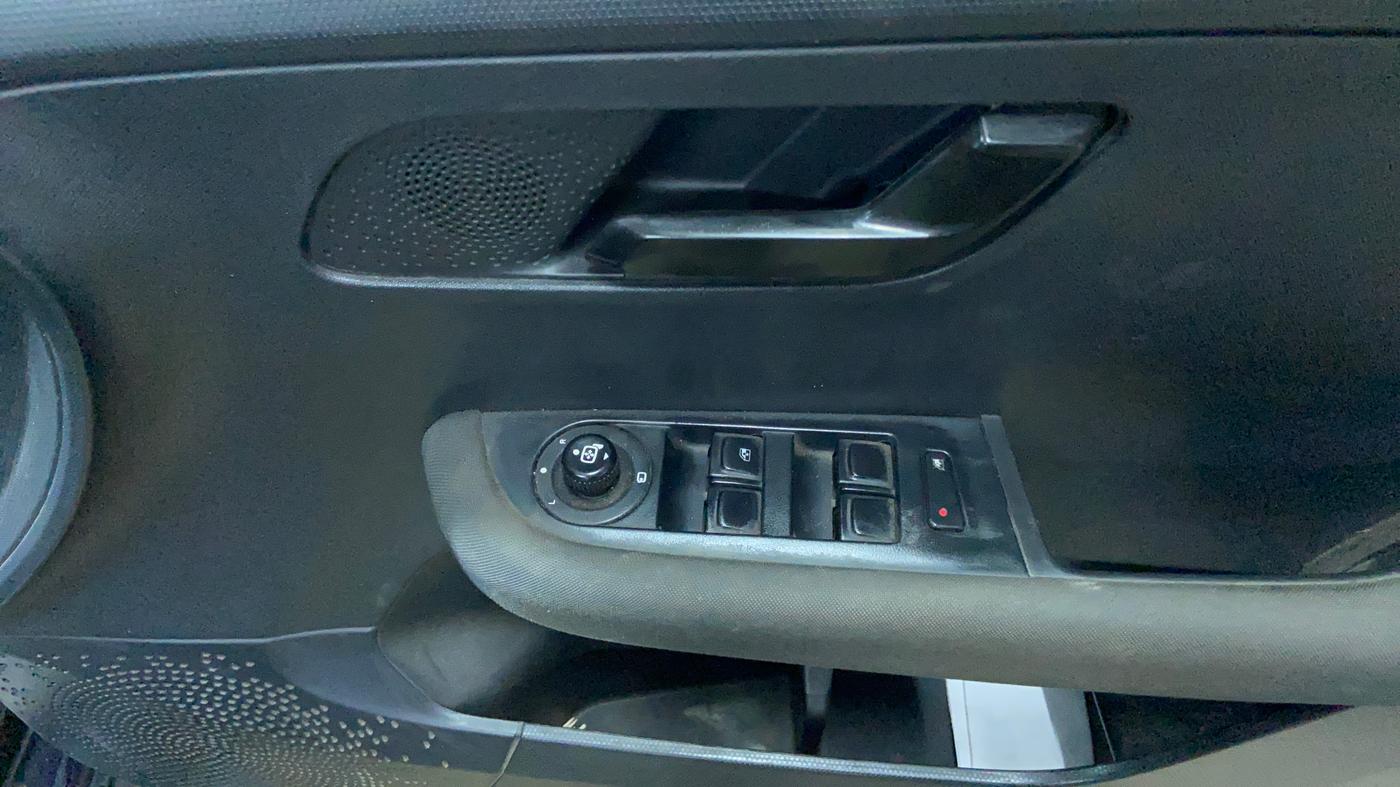 2022 Tata ALTROZ XZ PLUS PETROL DARK EDITION, Petrol, Manual, 71,467 km, Driver Side Door Panels Control