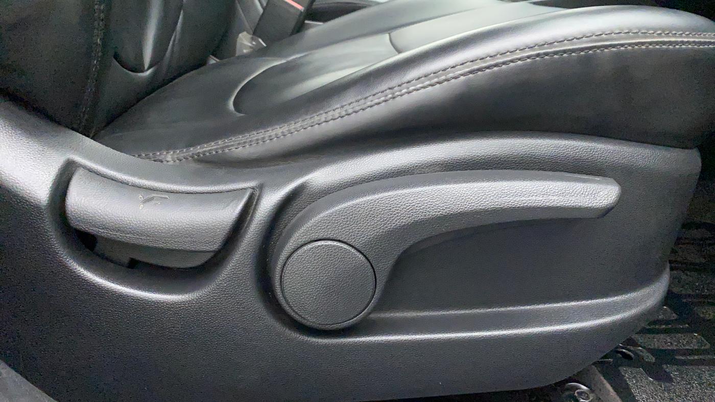 2018 Hyundai Creta 1.6 S PLUS AT CRDI, Diesel, Manual, 49,156 km, Driver Side Adjustment Panel