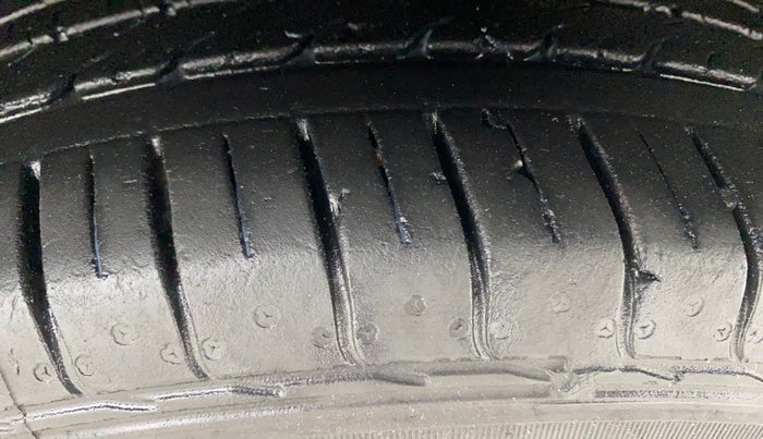 2020 KIA SELTOS HTX IVT 1.5 PETROL, Petrol, Automatic, 76,401 km, Right Front Tyre Tread