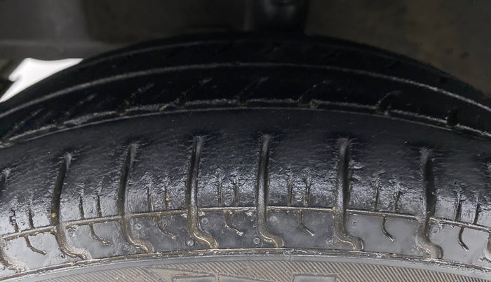 2015 Hyundai Eon ERA PLUS, Petrol, Manual, 26,020 km, Left Front Tyre Tread