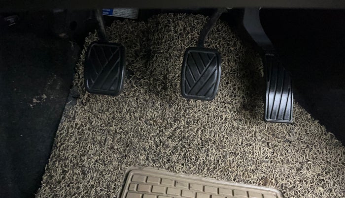 2022 Maruti S Cross SIGMA 1.5, Petrol, Manual, 42,260 km, Pedals