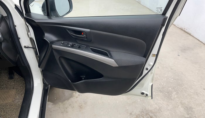 2022 Maruti S Cross SIGMA 1.5, Petrol, Manual, 42,260 km, Driver Side Door Panels Control