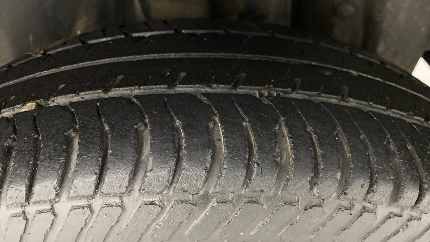2012 Maruti Swift VXI, Petrol, Manual, 24,011 km, Left Rear Tyre Tread