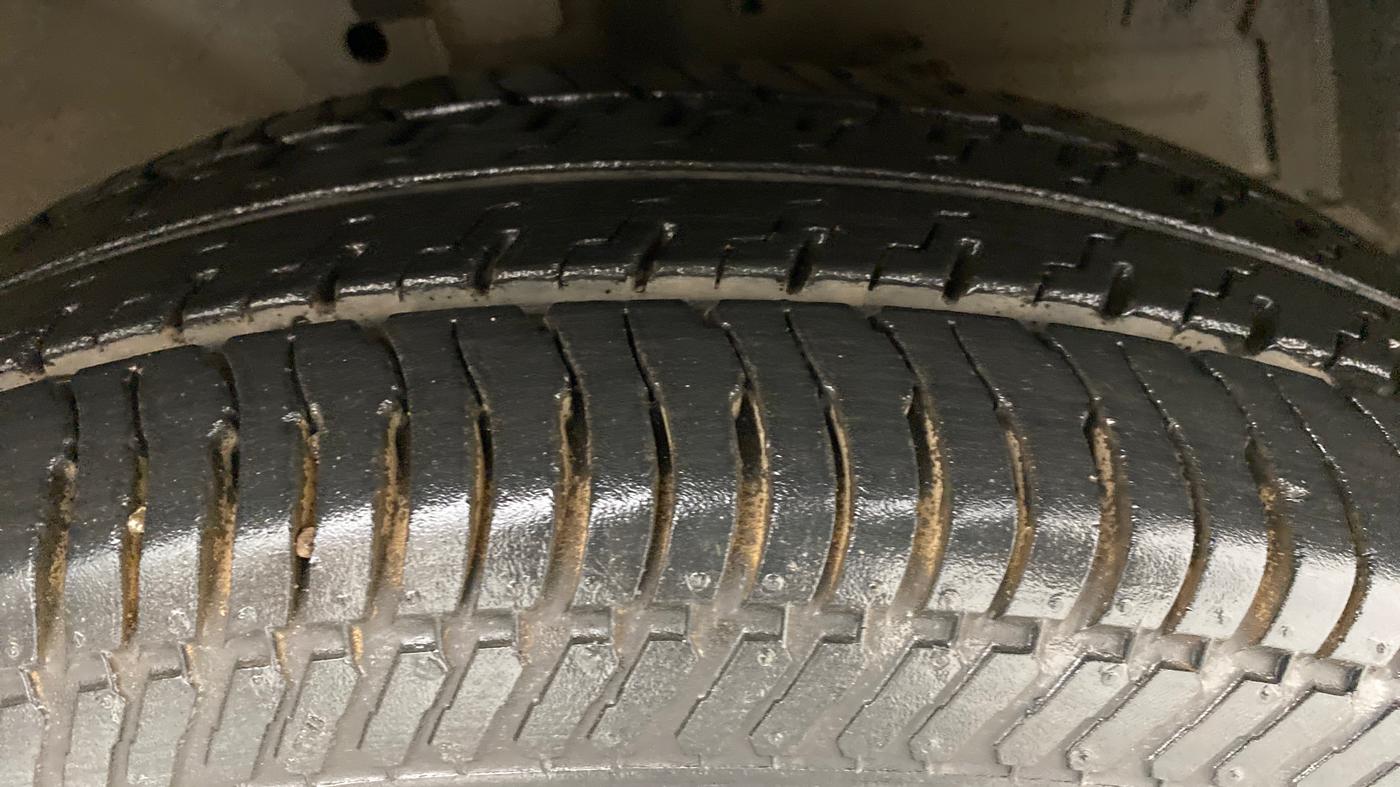 2012 Maruti Swift VXI, Petrol, Manual, 24,011 km, Right Front Tyre Tread