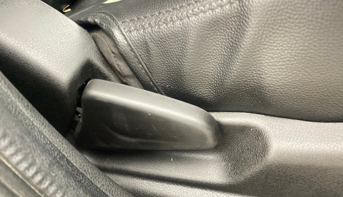 2021 Renault Kwid RXT 1.0 AMT (O), Petrol, Automatic, 12,962 km, Driver Side Adjustment Panel