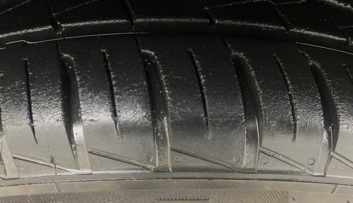 2021 Renault Kwid RXT 1.0 AMT (O), Petrol, Automatic, 12,962 km, Left Front Tyre Tread