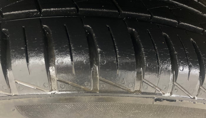 2021 Renault Kwid RXT 1.0 AMT (O), Petrol, Automatic, 12,962 km, Right Rear Tyre Tread