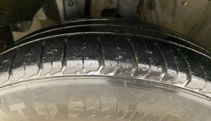 2015 Honda City 1.5L I-DTEC SV, Diesel, Manual, 1,26,820 km, Left Front Tyre Tread