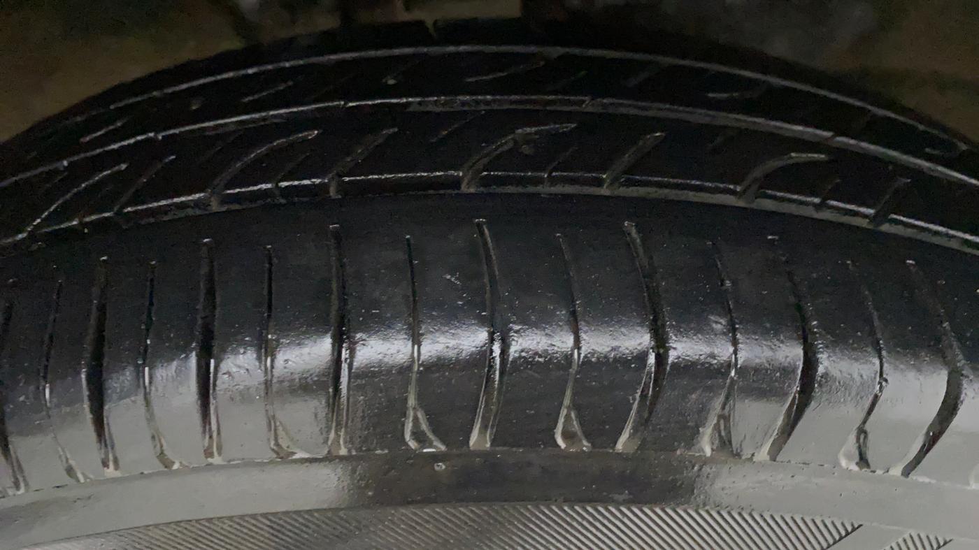 2018 Maruti Wagon R 1.0 LXI CNG, CNG, Manual, 64,932 km, Right Front Tyre Tread