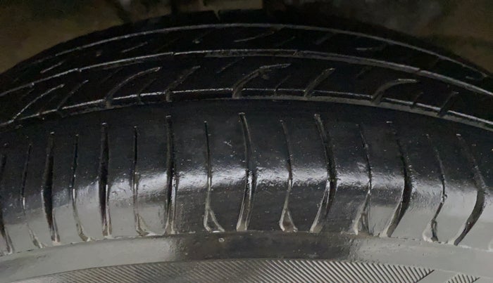 2018 Maruti Wagon R 1.0 LXI CNG, CNG, Manual, 64,932 km, Right Front Tyre Tread