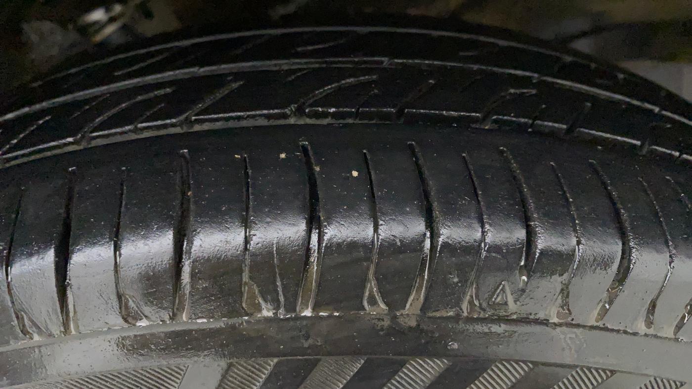 2018 Maruti Wagon R 1.0 LXI CNG, CNG, Manual, 64,932 km, Left Front Tyre Tread