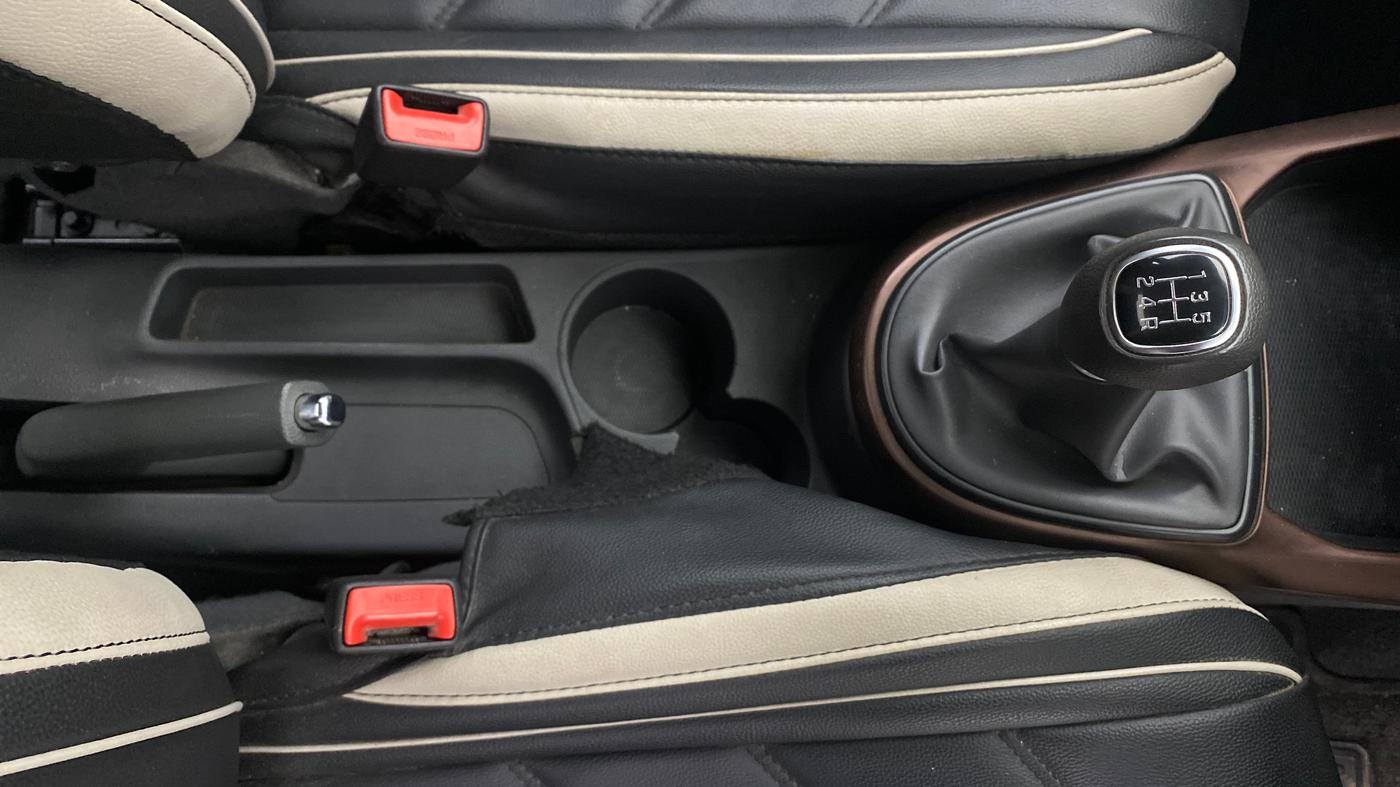 2022 Hyundai AURA SX 1.2 CNG, CNG, Manual, 1,01,211 km, Gear Lever