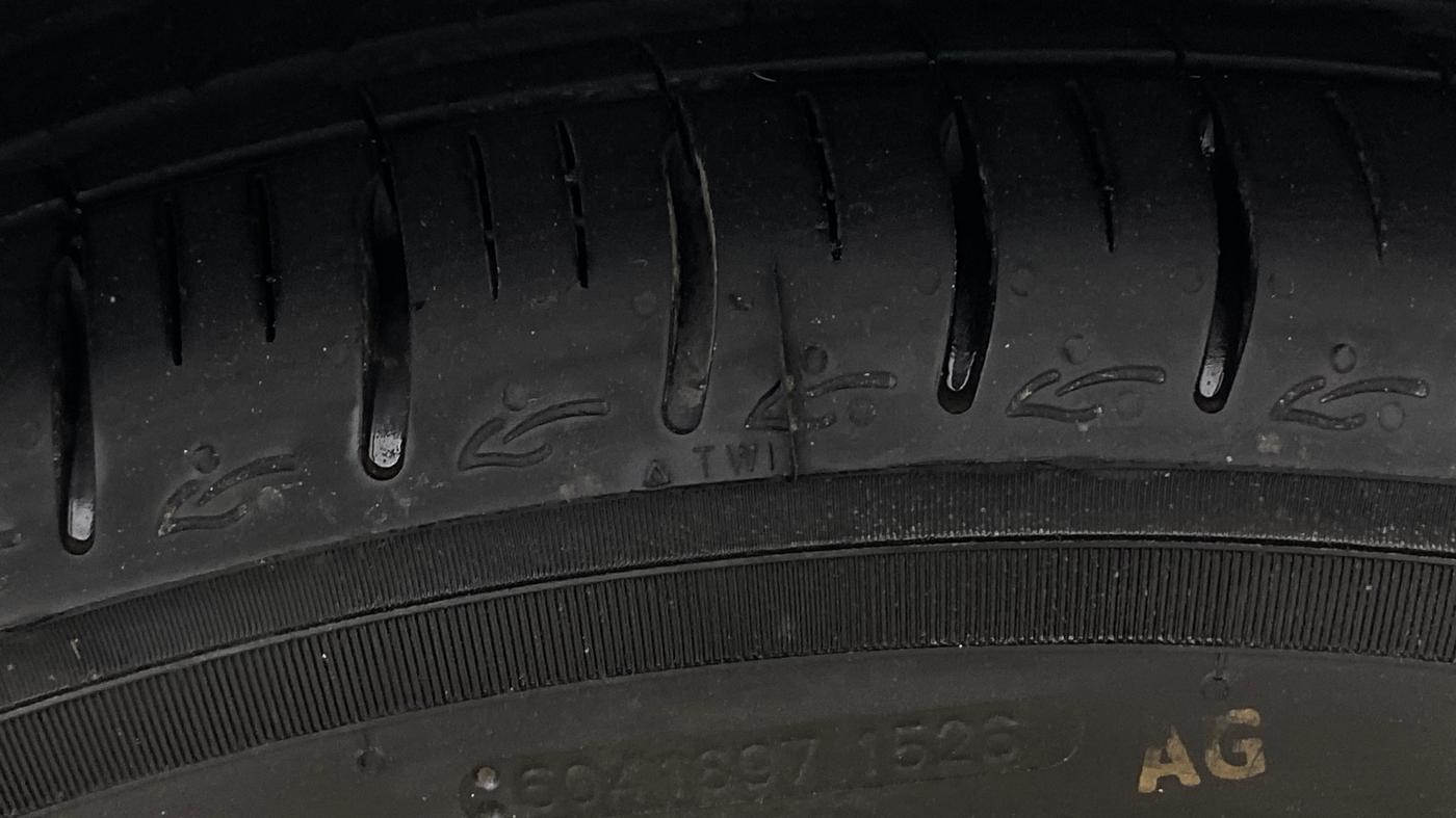 2022 Hyundai AURA SX 1.2 CNG, CNG, Manual, 1,01,211 km, Right Front Tyre Tread