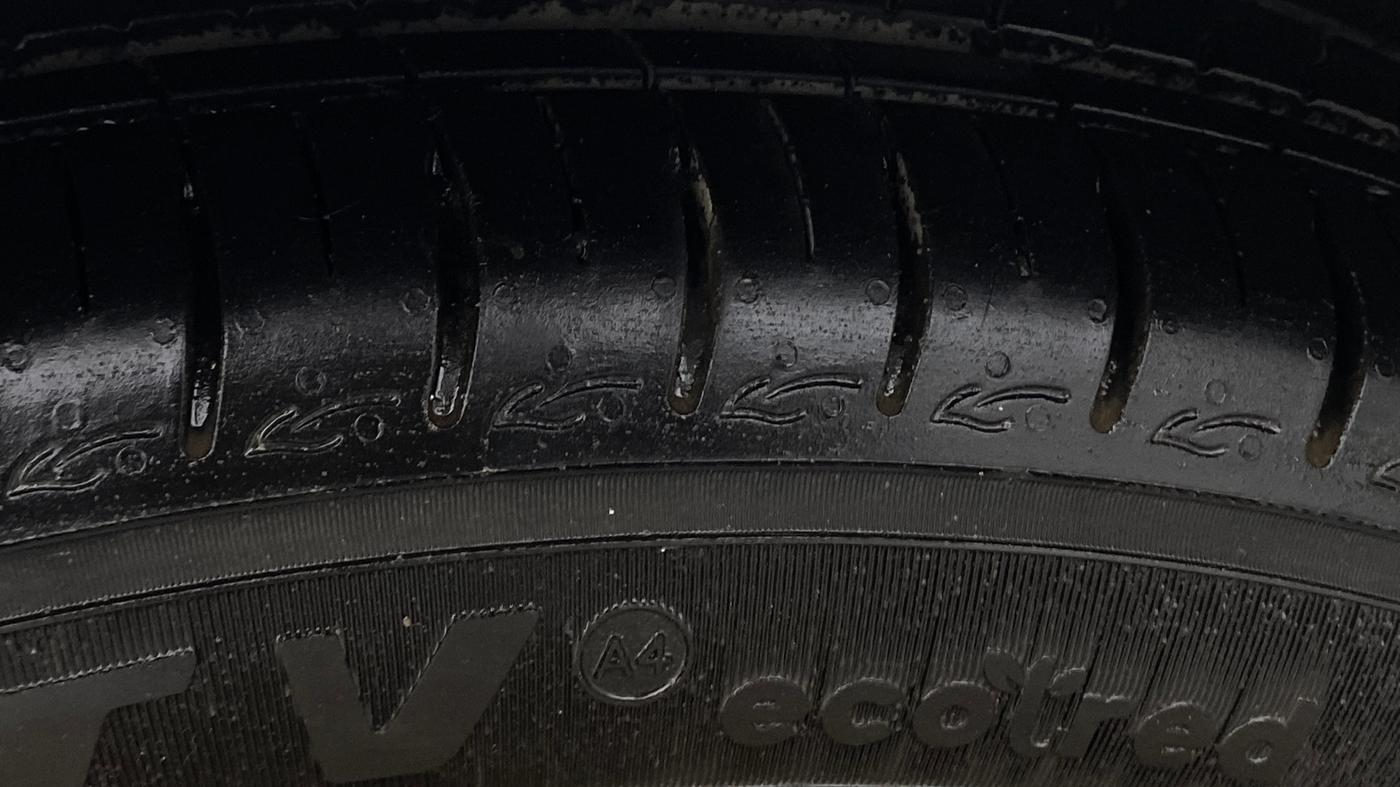 2022 Hyundai AURA SX 1.2 CNG, CNG, Manual, 1,01,211 km, Left Front Tyre Tread