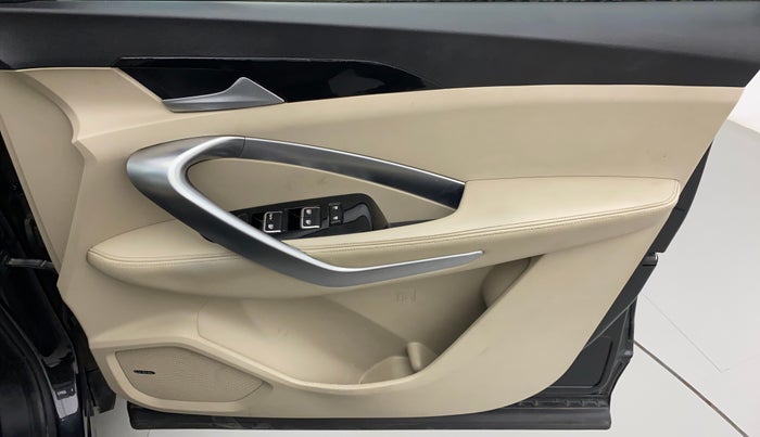 2021 MG HECTOR SHARP HYBRID 1.5 PETROL, Petrol, Manual, 31,676 km, Driver Side Door Panels Control