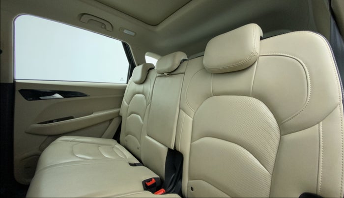 2021 MG HECTOR SHARP HYBRID 1.5 PETROL, Petrol, Manual, 31,676 km, Right Side Rear Door Cabin