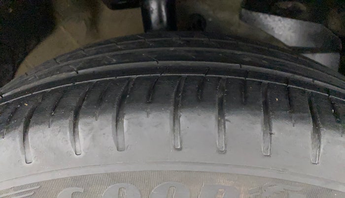 2021 MG HECTOR SHARP HYBRID 1.5 PETROL, Petrol, Manual, 31,676 km, Right Front Tyre Tread