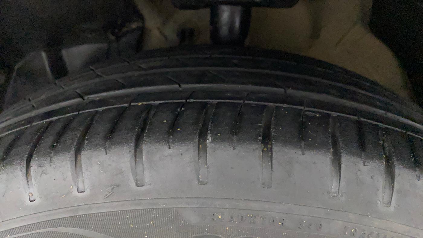 2021 MG HECTOR SHARP HYBRID 1.5 PETROL, Petrol, Manual, 31,676 km, Left Front Tyre Tread