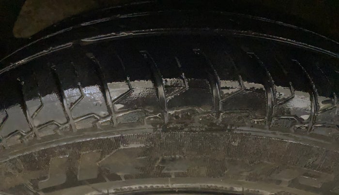 2023 Maruti Swift LXI, Petrol, Manual, 39,516 km, Left Front Tyre Tread