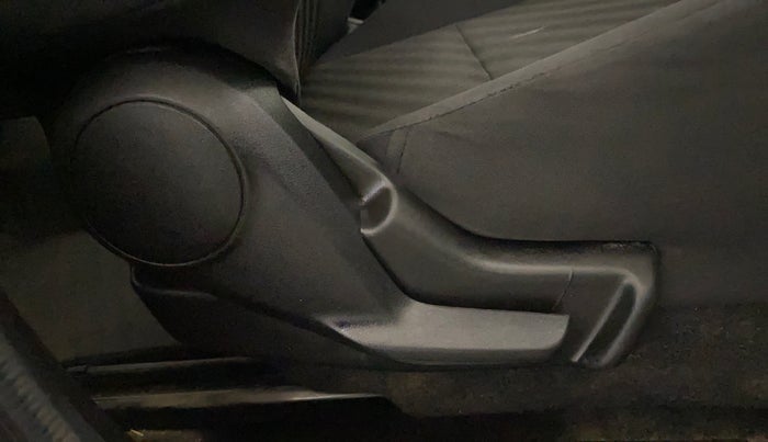 2023 Maruti Swift LXI, Petrol, Manual, 39,516 km, Driver Side Adjustment Panel