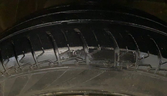 2023 Maruti Swift LXI, Petrol, Manual, 39,516 km, Right Front Tyre Tread