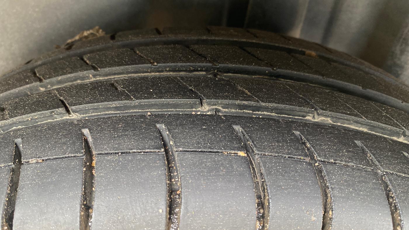 2014 Volkswagen Vento COMFORTLINE TSI AT PETROL, Petrol, Automatic, 36,400 km, Left Rear Tyre Tread