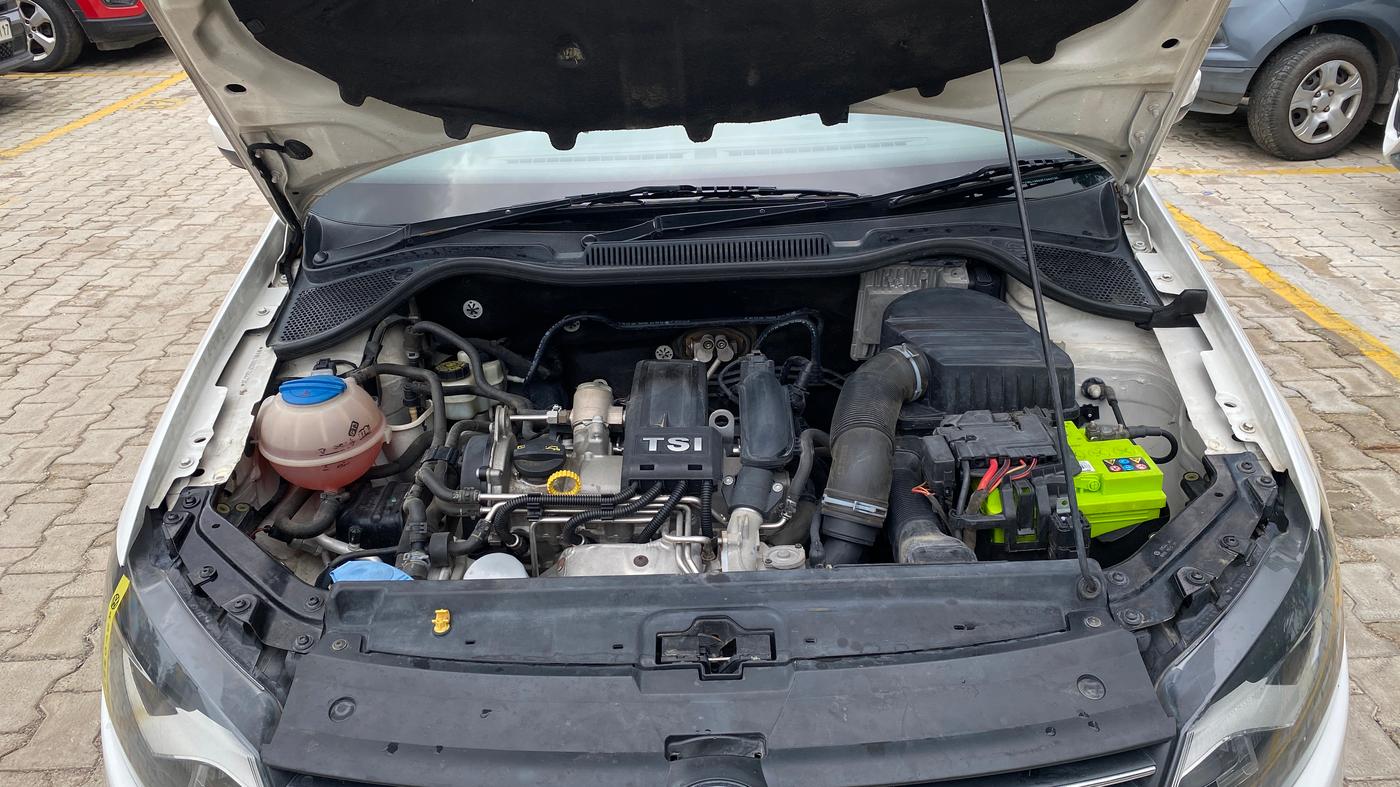 2014 Volkswagen Vento COMFORTLINE TSI AT PETROL, Petrol, Automatic, 36,400 km, Engine View