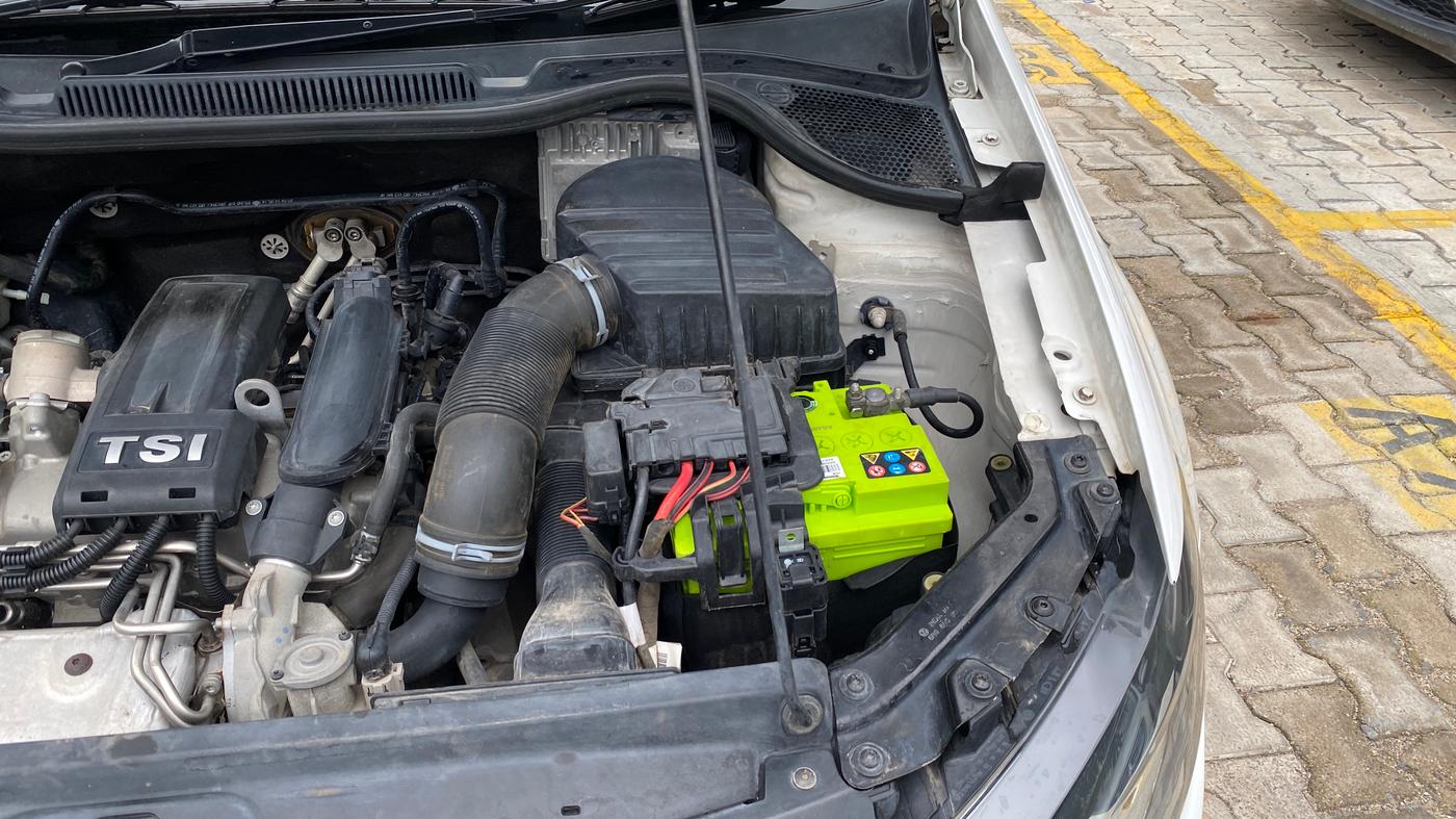2014 Volkswagen Vento COMFORTLINE TSI AT PETROL, Petrol, Automatic, 36,400 km, Engine View - Left