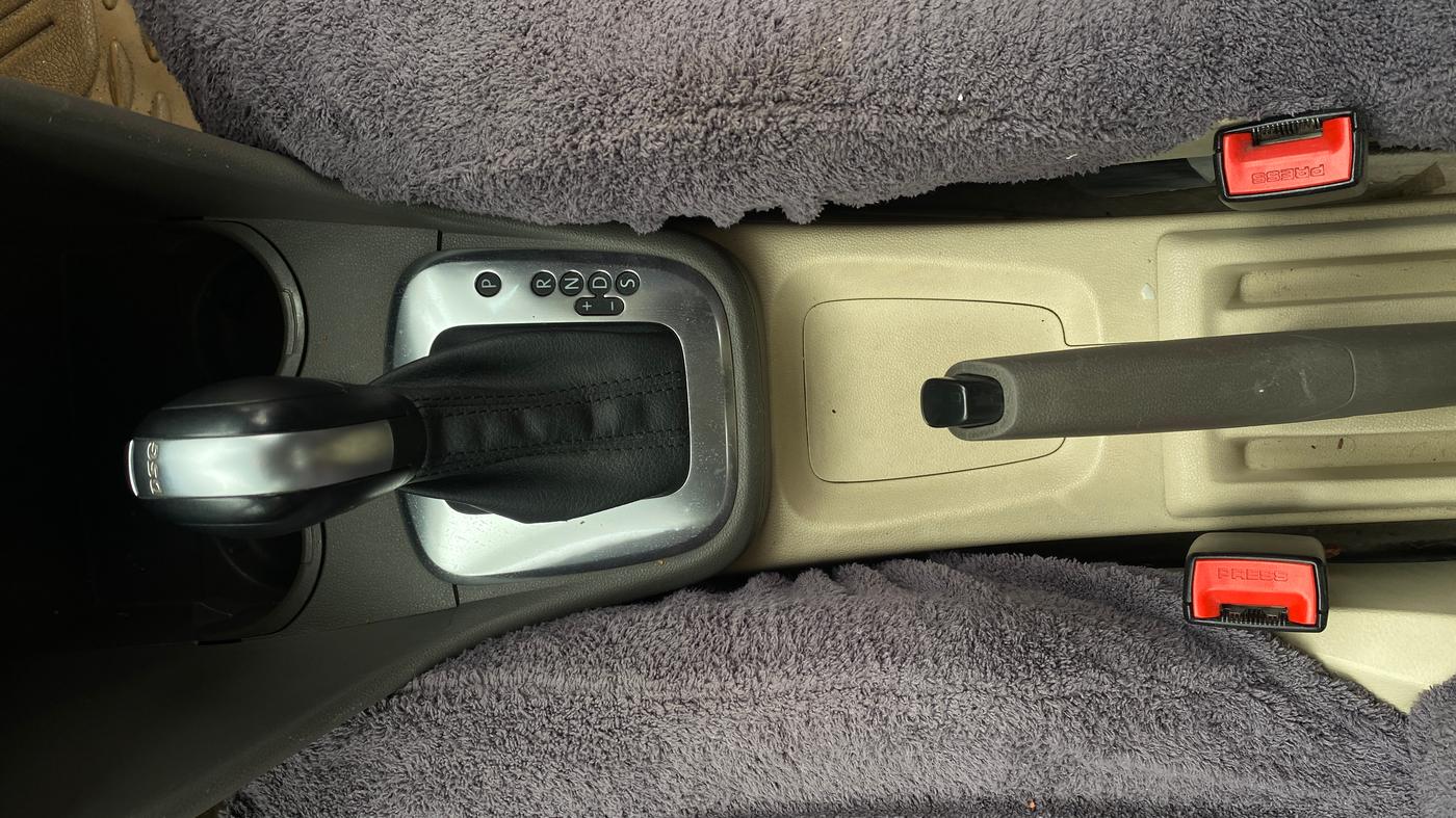 2014 Volkswagen Vento COMFORTLINE TSI AT PETROL, Petrol, Automatic, 36,400 km, Gear Lever