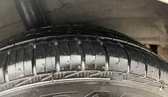 2015 Hyundai Grand i10 SPORTZ 1.2 KAPPA VTVT, Petrol, Manual, 38,450 km, Right Rear Tyre Tread