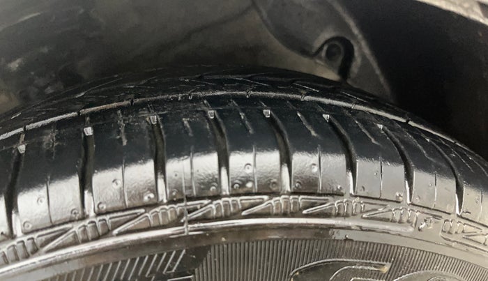 2015 Hyundai Grand i10 SPORTZ 1.2 KAPPA VTVT, Petrol, Manual, 38,450 km, Right Front Tyre Tread