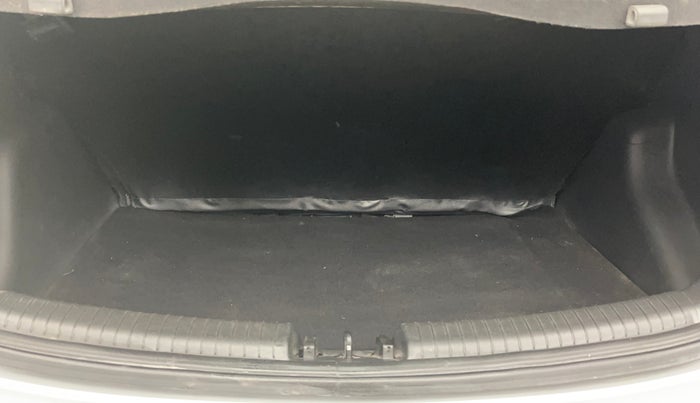 2015 Hyundai Grand i10 SPORTZ 1.2 KAPPA VTVT, Petrol, Manual, 38,450 km, Boot Inside