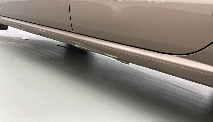 2017 Volkswagen Ameo COMFORTLINE 1.2L, Petrol, Manual, 94,674 km, Left running board - Slightly dented