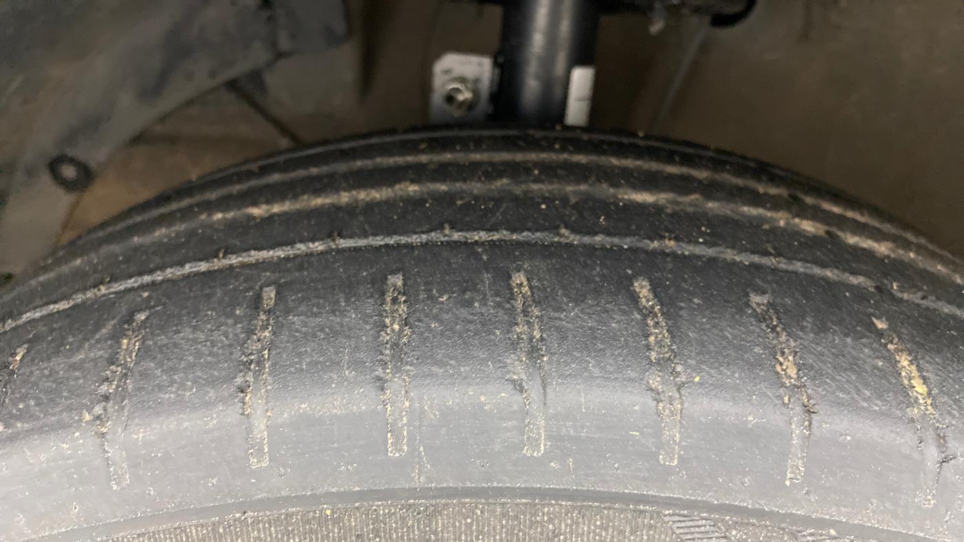 2016 Maruti Baleno ZETA DIESEL 1.3, Diesel, Manual, 66,462 km, Left Front Tyre Tread