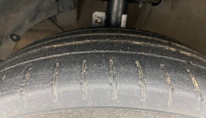 2016 Maruti Baleno ZETA DIESEL 1.3, Diesel, Manual, 66,462 km, Left Front Tyre Tread