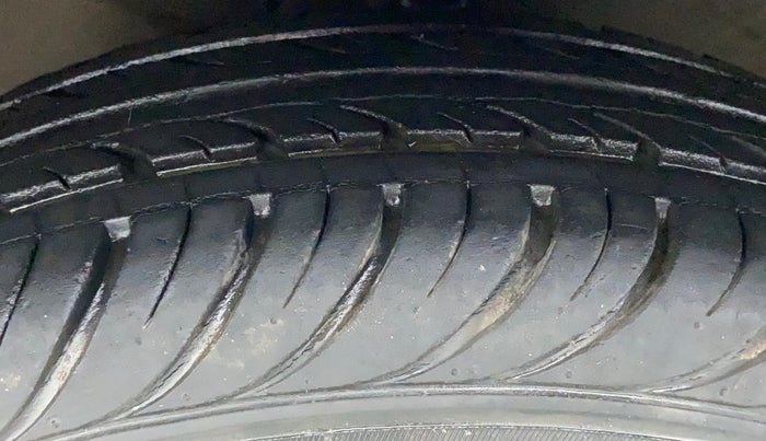 2010 Hyundai Santro Xing GL, Petrol, Manual, 13,198 km, Left Front Tyre Tread