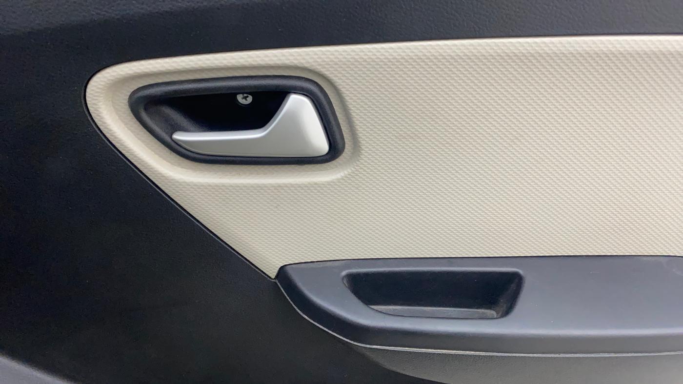 2019 Maruti Alto LXI O, Petrol, Manual, 14,377 km, Driver Side Door Panels Control