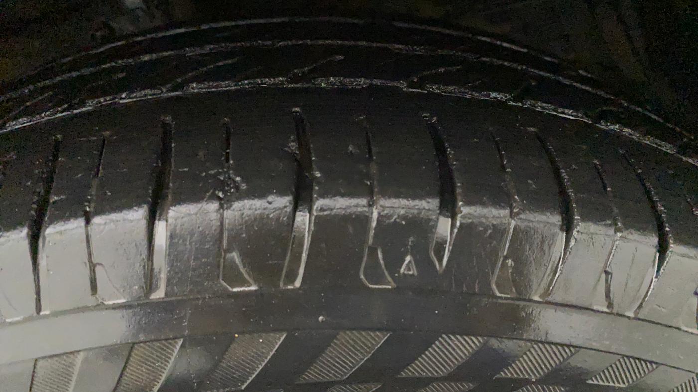2012 Maruti Ertiga ZXI, CNG, Manual, 1,13,716 km, Left Front Tyre Tread