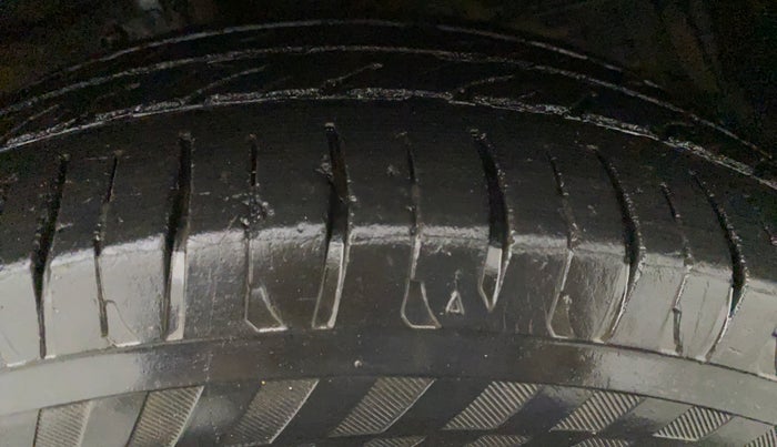 2012 Maruti Ertiga ZXI, CNG, Manual, 1,13,716 km, Left Front Tyre Tread