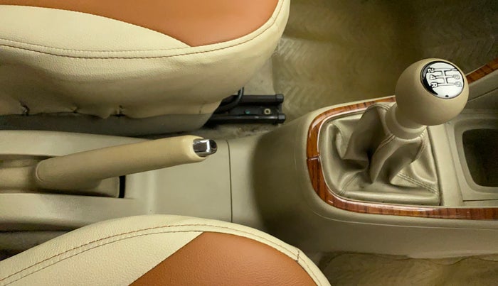 2012 Maruti Ertiga ZXI, CNG, Manual, 1,13,716 km, Gear Lever