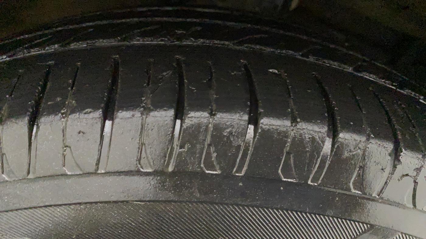 2012 Maruti Ertiga ZXI, CNG, Manual, 1,13,716 km, Right Rear Tyre Tread