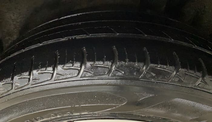 2016 Maruti Ertiga VXI, Petrol, Manual, 45,134 km, Left Rear Tyre Tread