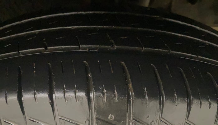 2022 Renault TRIBER RXZ AMT, Petrol, Automatic, 26,341 km, Left Rear Tyre Tread