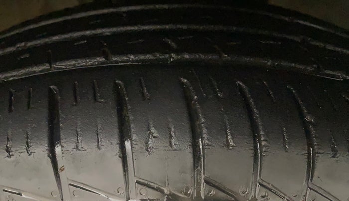 2022 Renault TRIBER RXZ AMT, Petrol, Automatic, 26,341 km, Right Front Tyre Tread