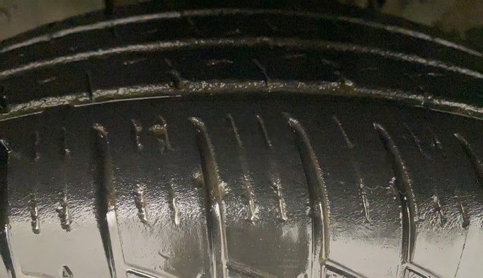 2022 Renault TRIBER RXZ AMT, Petrol, Automatic, 26,341 km, Left Front Tyre Tread